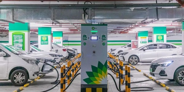 全國公共充電樁已達390萬臺 一年大增34%